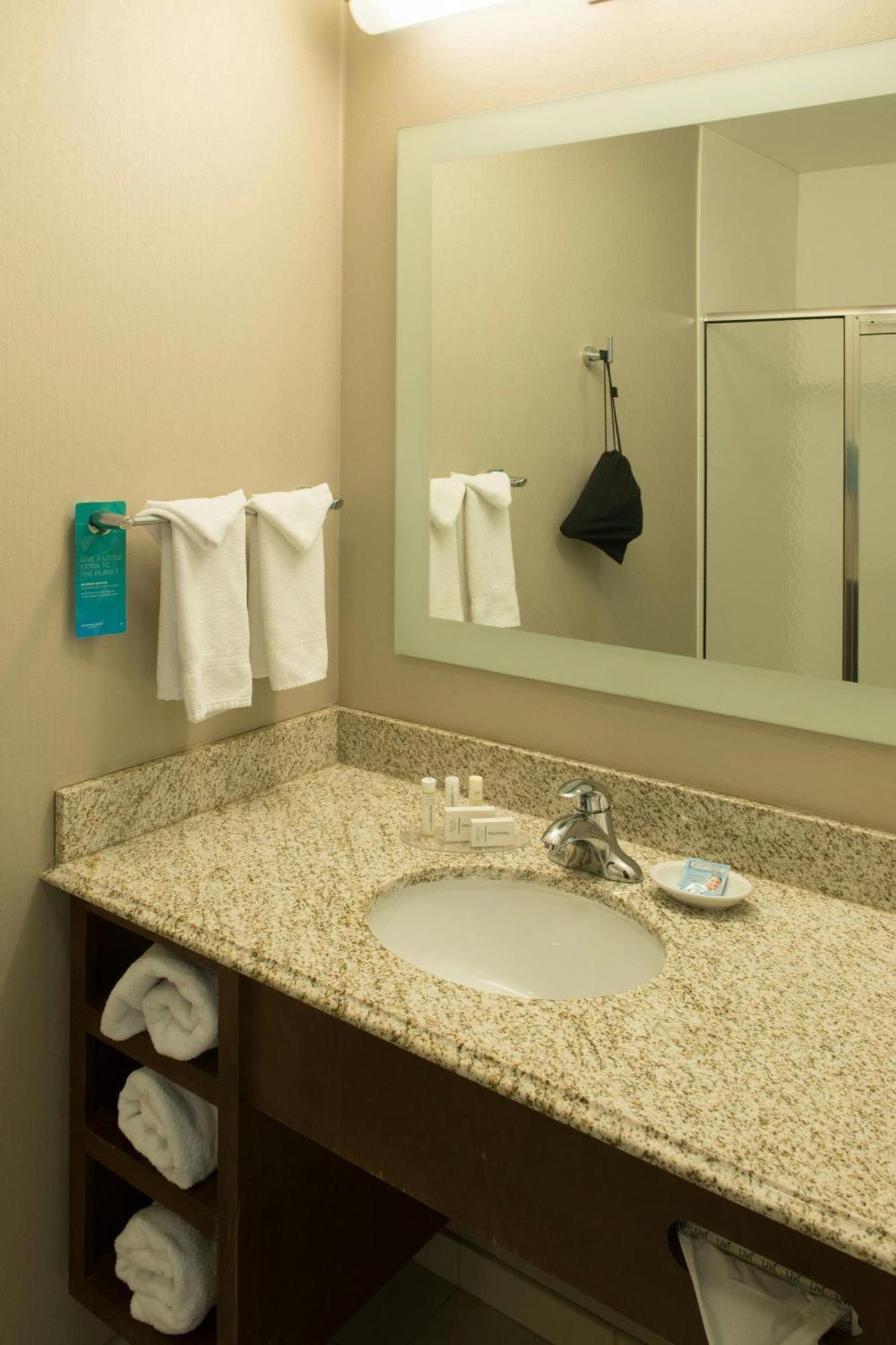 Springhill Suites By Marriott Logan Exterior photo